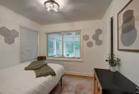 Travel Nurse’s Modern Bungalow!  Cozy 3 Bedroom Home