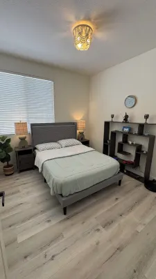 Spacious Family Home with Big Backyard Hotel in zona Corona Public Library