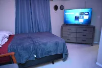 10 minutes to the LRT station and Rec Centre! Family-sized condo with patio.