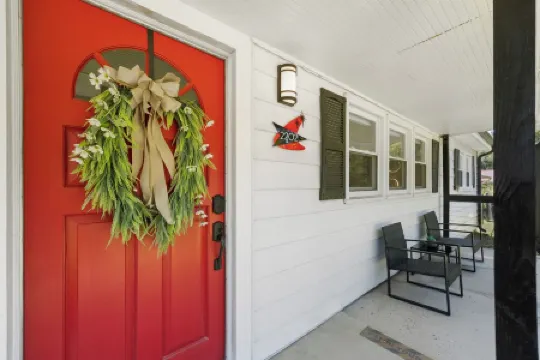 Quiet and Contemporary Home in Coveted Watts-Hillendale. Close to Duke/VA.