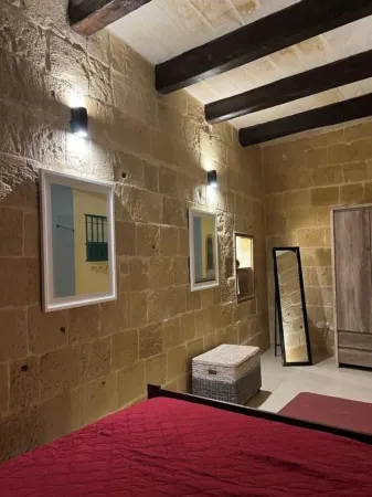 Spacious, 6-bedroom, 500 year old house of character, inc WiFI & AC in Senglea Отели рядом с достопримечательностью «Vittoriosa»