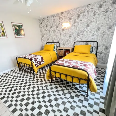 Tropical Vacation Home! 3 Rooms, 2 Bedrooms, sleeps 6 ppl.