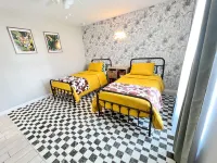 Tropical Vacation Home! 3 Rooms, 2 Bedrooms, sleeps 6 ppl.
