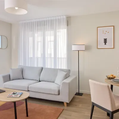 Zenitude Hôtel-Résidences  Reims – Saint Thomas Các khách sạn gần Chapelle Foujita