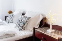 Cozy 1-bedroom apartment with AC, WiFi in charming GirocApartament Maria Hotels in 