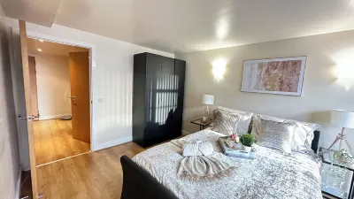 Urban Chic: 2BR + FREE Parking Hotels in Digbeth