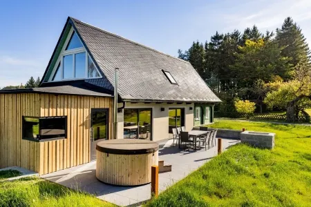 Luxurious vacation home in the countryside in the Zittauer Gebirge Nature Park Отели в г. Хайневальде