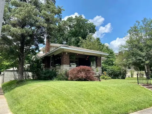 The Back House - Midtown Memphis Guest House with Private Entrance & Backyard