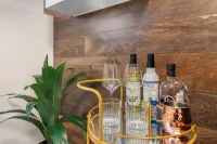 Dieppe Charm Suites, 2 BDRM, Walk to Local Market Hotels in Dieppe