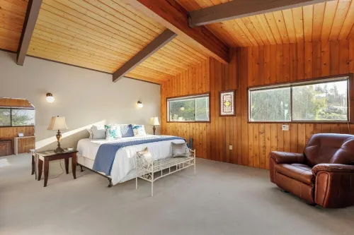 No Bank Waterfront Home - Epic Views and Sandy Beach Await you