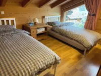 10% off for summer school holidays - stunning chalet sleeps up to 10 Hotels near Pic de la Corne