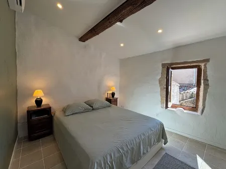 Charming 1-bedroom 1.5 bathroom house in enchanting Pomérols with AC and 2nd bed