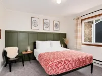 Aspen Glow Cabin - a charming 2-bedroom cabin with mountain views & wood stove Hotels in Bailey