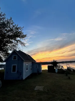 Delightful waterfront cottage with beautiful views of the sunset.