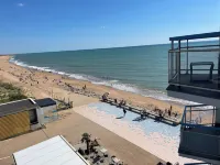 Cosy, waterfront apartment with sea view