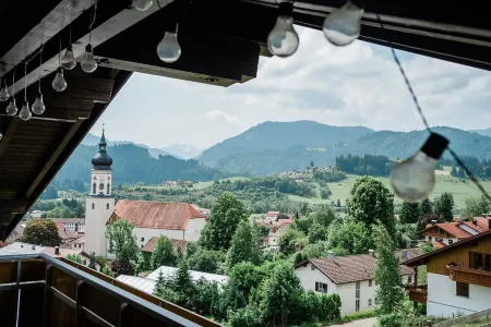 Ferienwohnung - Haus am Sonnenhang mit Gemütlichem Balkon und Toller Aussicht Отели в г. Вертах