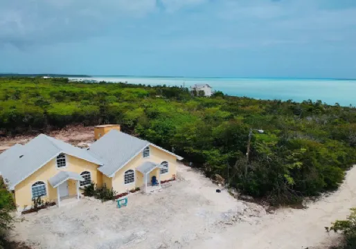 Charming Villa - 4 bedrooms with large pool - both houses Hotels in 