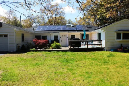 New Listing!  Spacious 3+ br 3 ba with Game/movie Rm Lake nearby