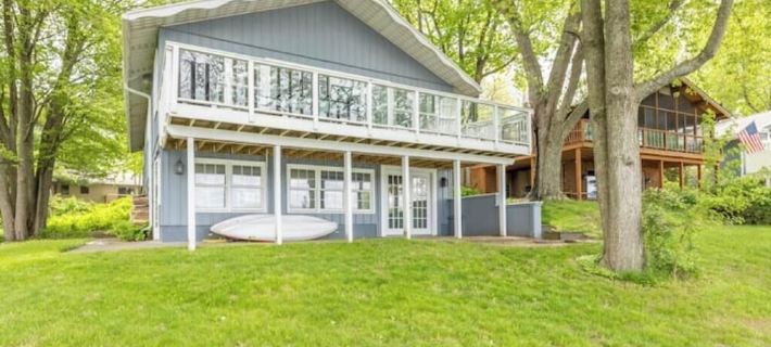Canadian Lakes, MI - Spacious Private Lake and Beach Hotels in Mecosta County