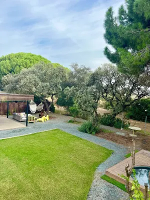 Sleeping in the Historic Bus 15 minutes from Seville surrounded by nature Hôtels à proximité de : Área Recreativa Los Pinares de Aznalcázar - Puebla del Río
