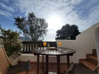 Enjoy the best sunset in this picturesque village. Hôtels à proximité de : Escultura de Carlos III