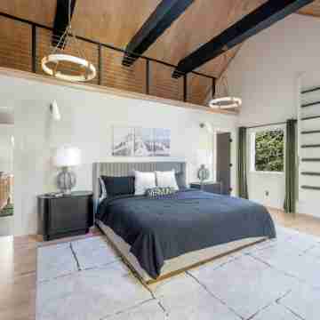 NEW-Stowecation-Lux 5bd-Hot Tub-Sauna-Game Room Rooms