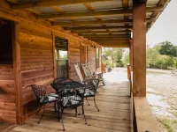 Hill Country Getaway - Cozy Stonewall Retreat Near Wineries & Fredericksburg Hotels in Stonewall