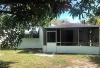 Modern Cozy Home In Miami, Fl with game room!