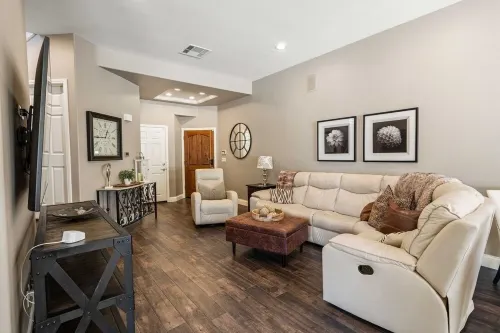 Charming 3-bedroom furnished, home with WiFi, AC in Spanish Hills Camarillo