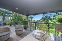 OCEAN SUNRISES-AVOCA  BEACH-Ocean & lake views, birdlife, 2 min drive to beach Hotels in Avoca Beach