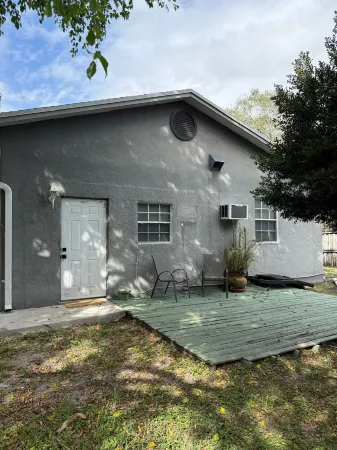 Cozy Studio in South Florida Отели в г. Дейви