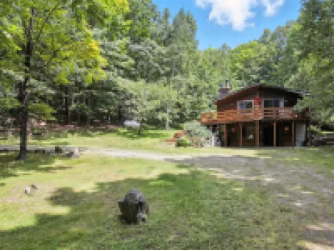 The Treehouse Lakes & Trails Cabin 3 Bedroom Cabin Hotels in Phelps