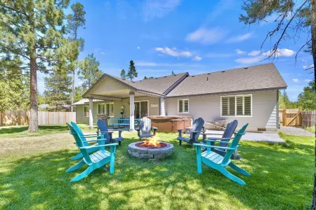 Treehouse Escape • River Access • Soak Under Stars