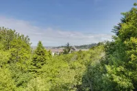 < 1 Mi to Port of Alsea: Inviting Gem w/ Views! - 3-Star