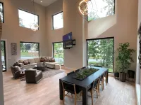 GAME DAY PERFECT! Minutes from Death Valley and  steps to Patrick Square! 🏈🐅🧡