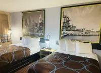 Super 8 by Wyndham Gloucester - parking