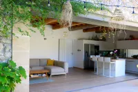 Les Nuits Pétillantes Hotels in Fabrègues