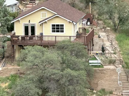 LUXURY 2-bedroom house in brilliant Bisbee with BREATHE taking views