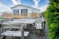 Oakland Lodge - 2 Bedroom Lodge - Wisemans Bridge