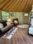 Cozy Mountain Yurt Retreat – in the Heart of Marshall, NC