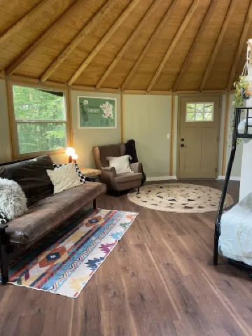Cozy Mountain Yurt Retreat – in the Heart of Marshall, NC