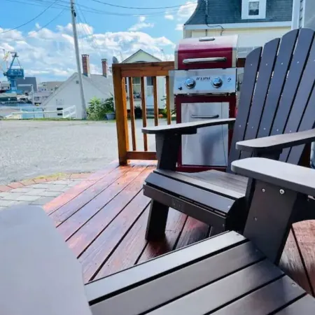 Coastal Cottage - Porch, Grill, Walk to Portsmouth