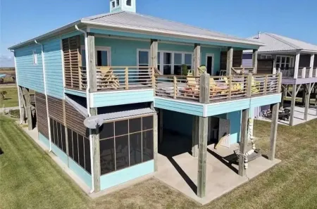 Spacious 4-bedroom home on quiet Gulf Coast beach