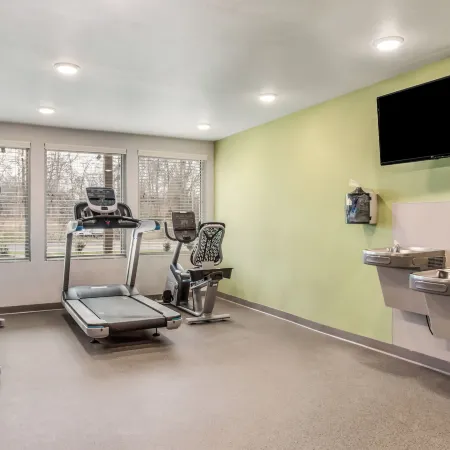 WoodSpring Suites Charlotte - University Research Park Отели рядом с достопримечательностью «Торговый центр Tryon»
