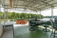 Summertime Bayou Houseboat Oasis: Fish, Hot tub, Kayak