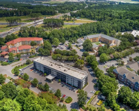 クオリティ イン アンド スイーツ ローリー ダーラム エアポート ケーリーのホテル