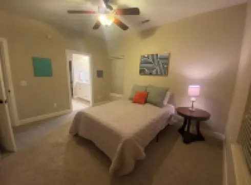 Luxury Escape close to Pinnacle Hills Promenade