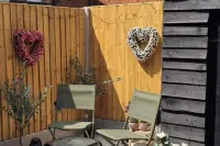 Cottage - Sleeps 4 - Pets Ok - Garden - Parking Hotels in Middlewich