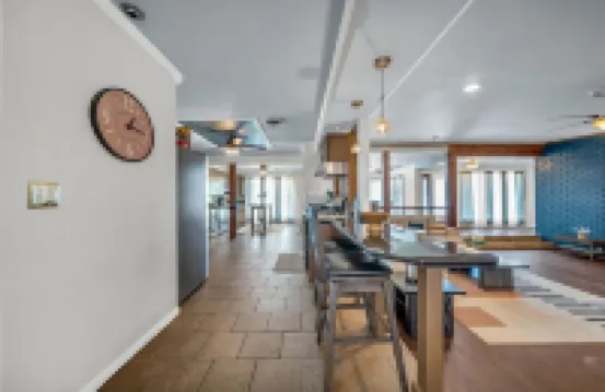 Work & Family 5 Bedroom 4 Bath with Independent Casita for 14 Guests