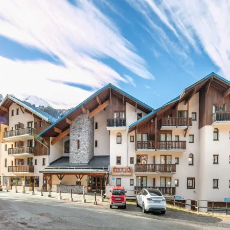 Apartment in France with Pool & Mountain Views Отели в г. Модан